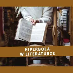 Otwarta księga w bibliotece, a na niej napis "Hiperbola w literaturze".