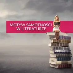 Dziewczyna w białej sukience siedzi na stosie książek, czytając. Tytuł "Motyw samotności w literaturze" sugeruje, że to metafora zagubienia w świecie słów.