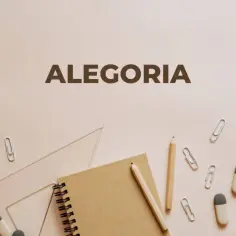 Alegoria: co to? Notatnik, ołówki, linijka i spinacze tworzą szkolną kompozycję.