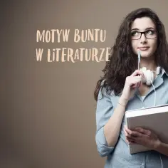 Młoda kobieta z książką i długopisem zastanawia się nad motywem buntu w literaturze.